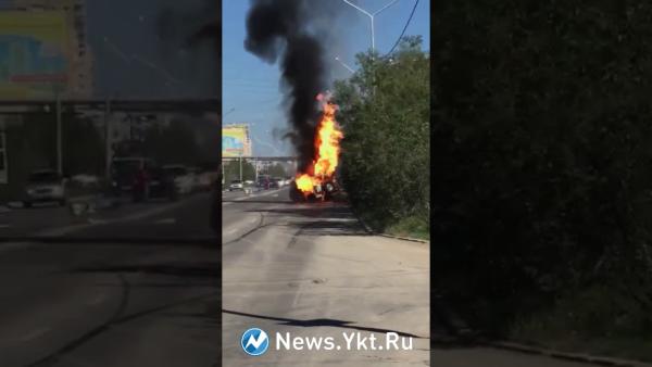 Причины взрыва UAZ Patriot выясняют в Якутске: видео